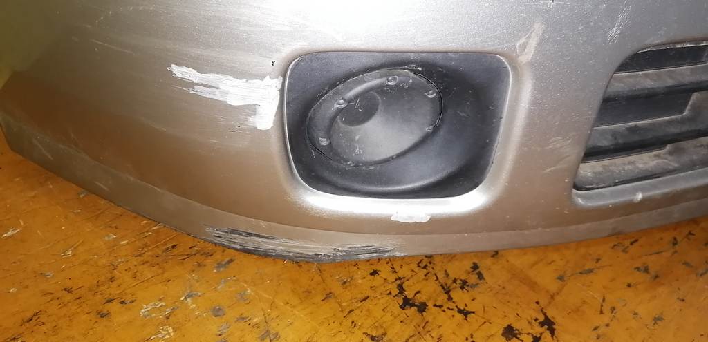 бампер Nissan Presage