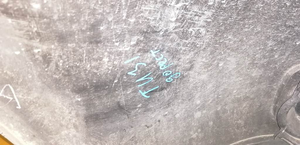 бампер Nissan Presage