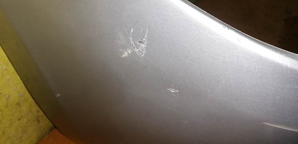 бампер Nissan Presage