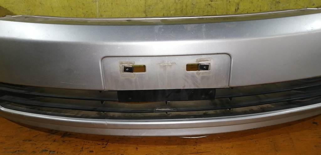 бампер Nissan Presage