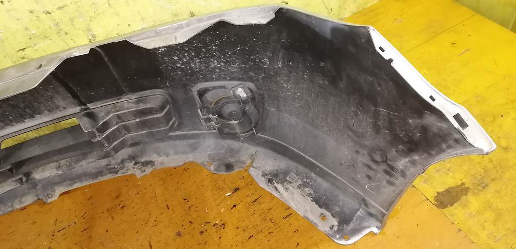 бампер Nissan Presage