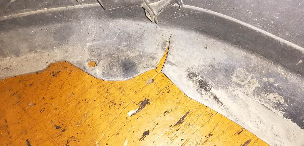 бампер Nissan Presage