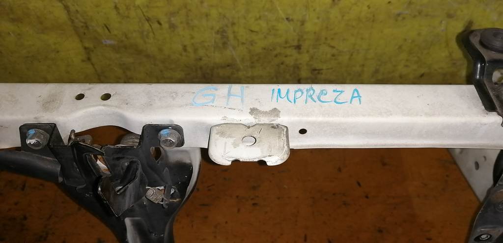 рамка радиатора Subaru Impreza