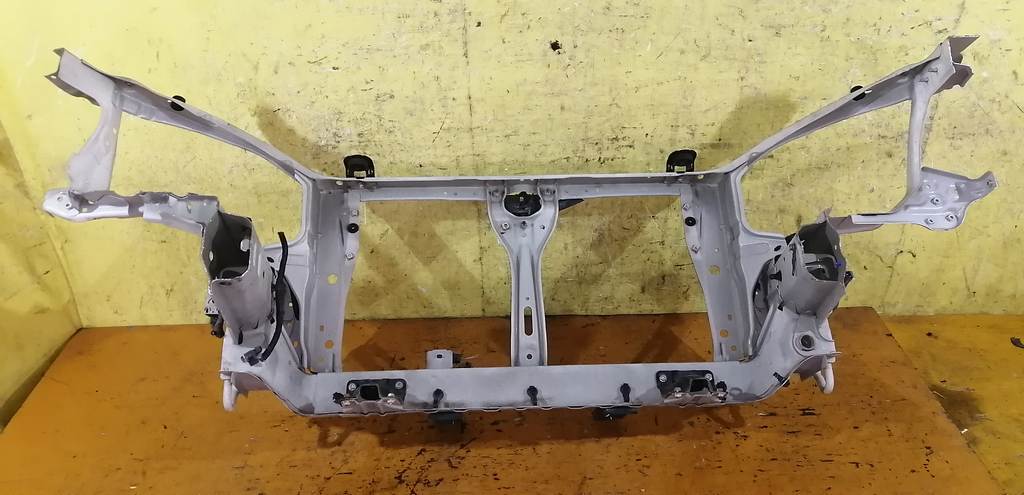 рамка радиатора Subaru Impreza