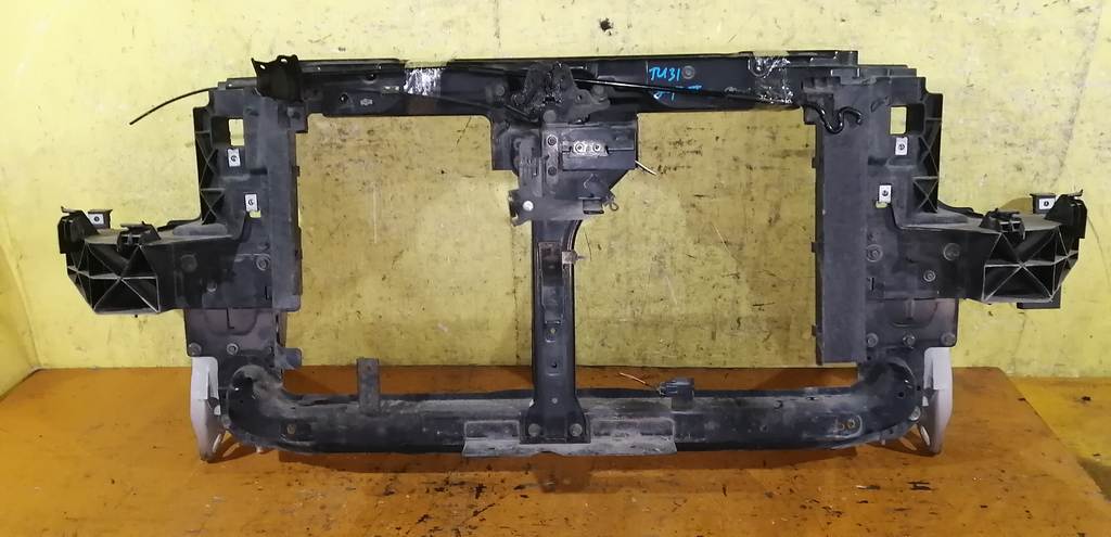 рамка радиатора Nissan Presage