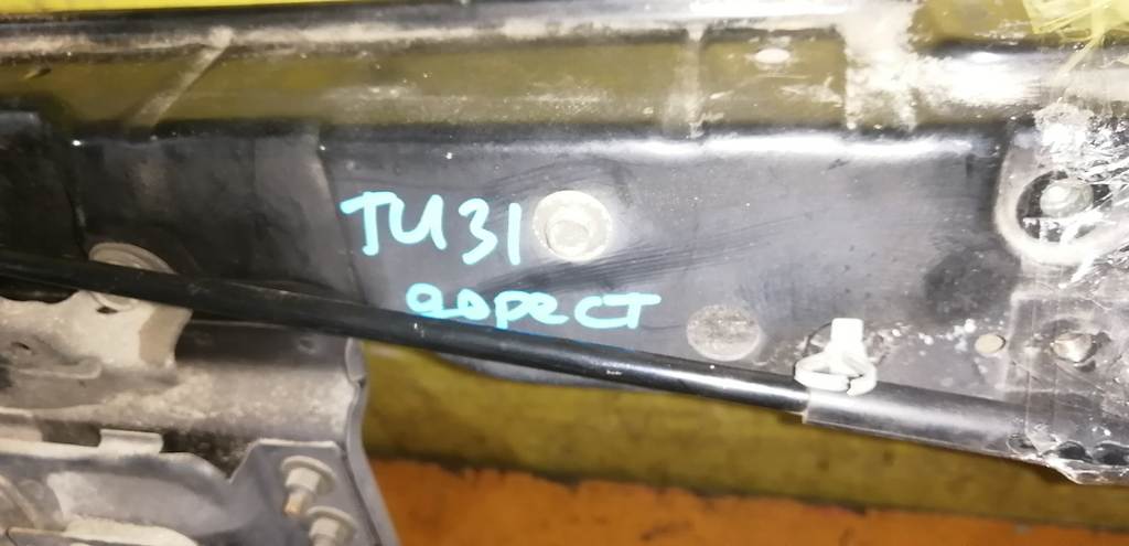 рамка радиатора Nissan Presage