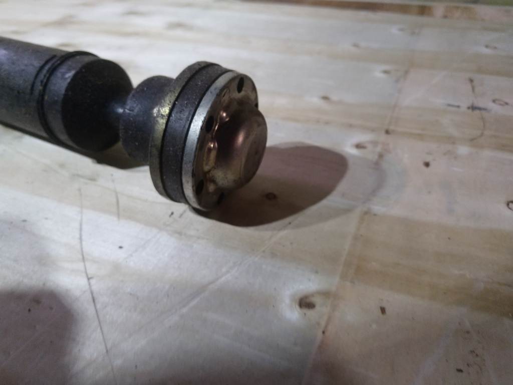 карданный вал Volvo XC90