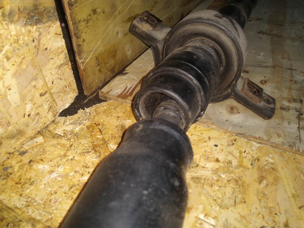 карданный вал Nissan X-Trail