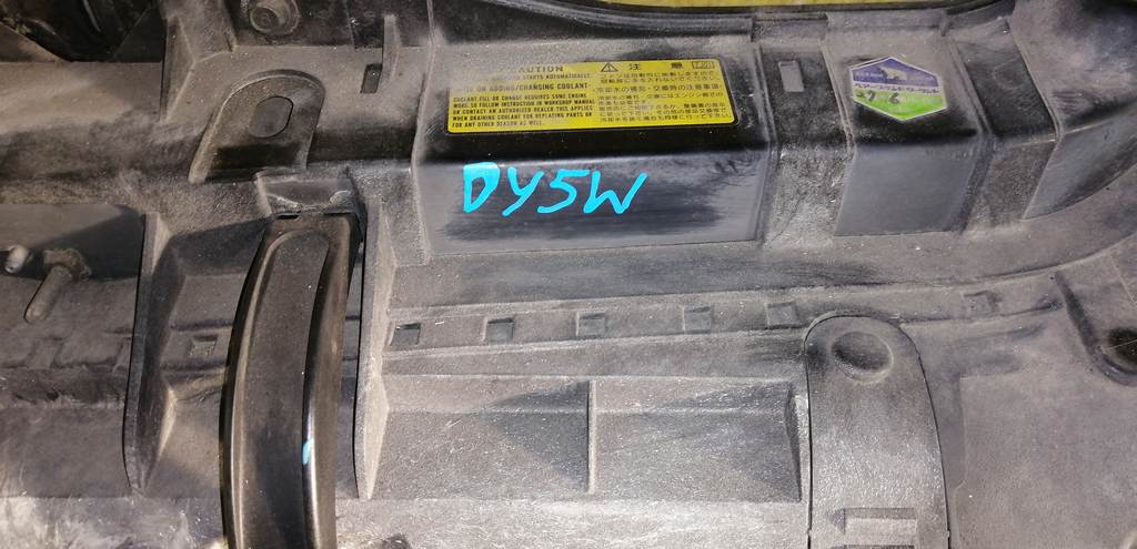 рамка радиатора Mazda Demio