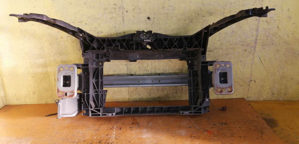 рамка радиатора Mazda Demio