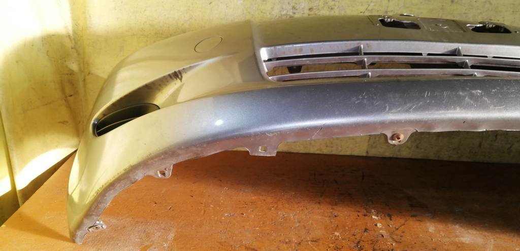 бампер Toyota Vitz