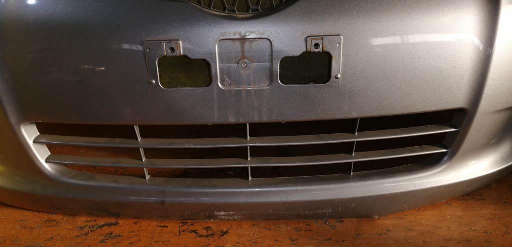 бампер Toyota Vitz