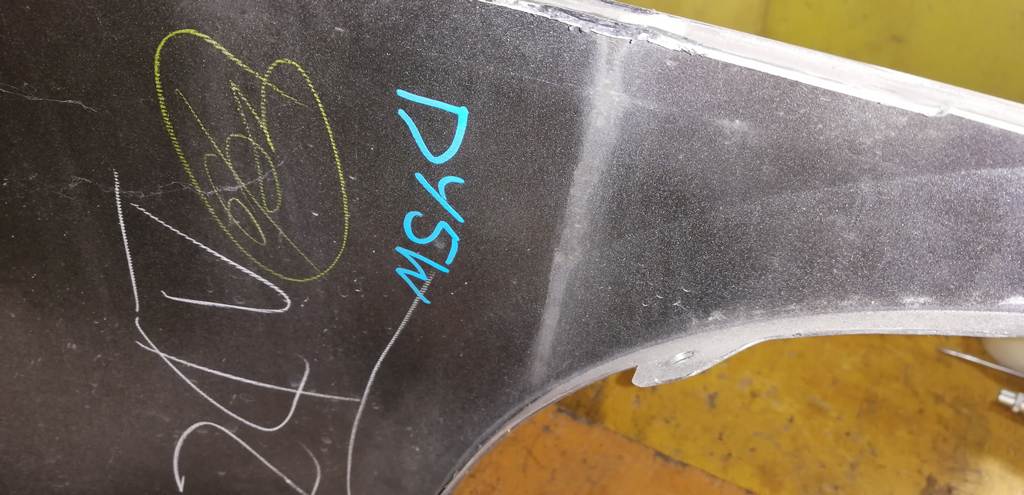 бампер Mazda Demio