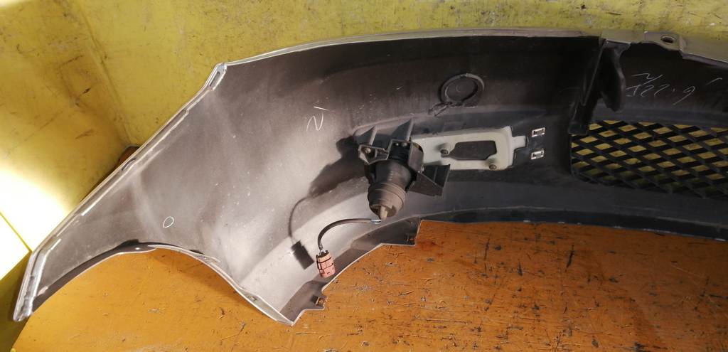 бампер Mazda Demio