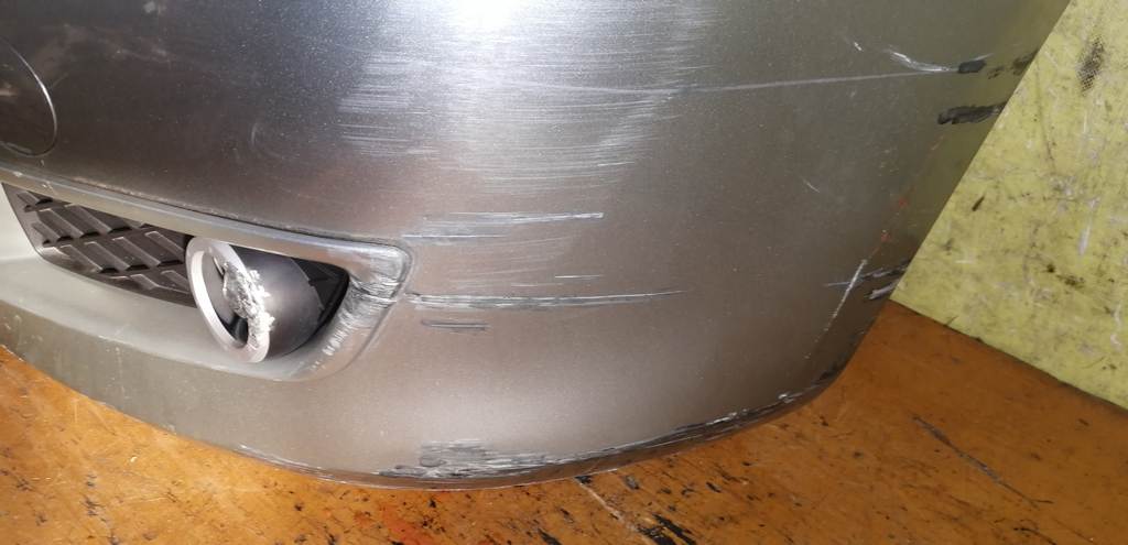 бампер Mazda Demio