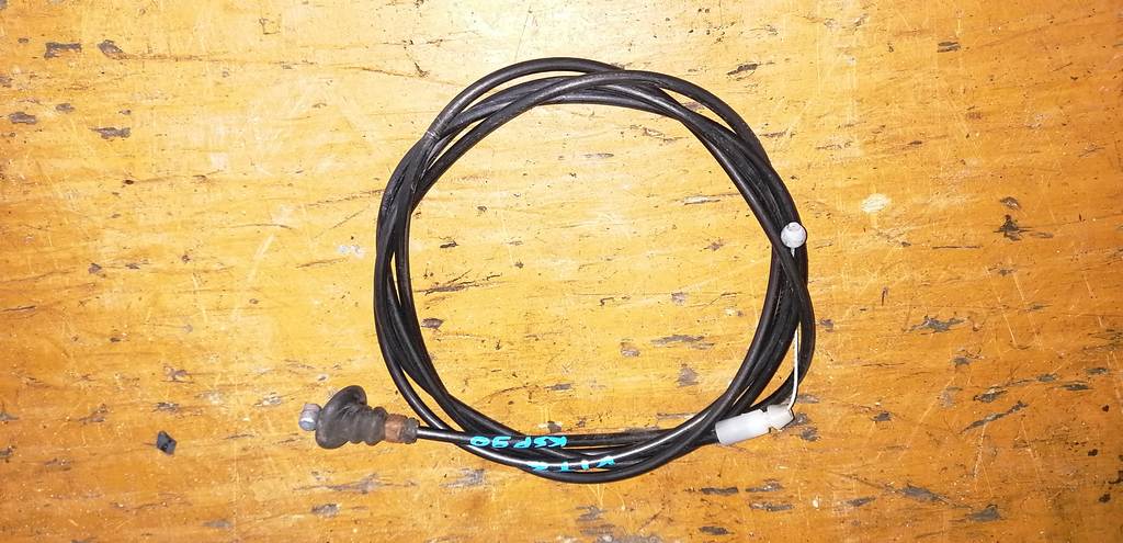 трос капота Toyota Vitz