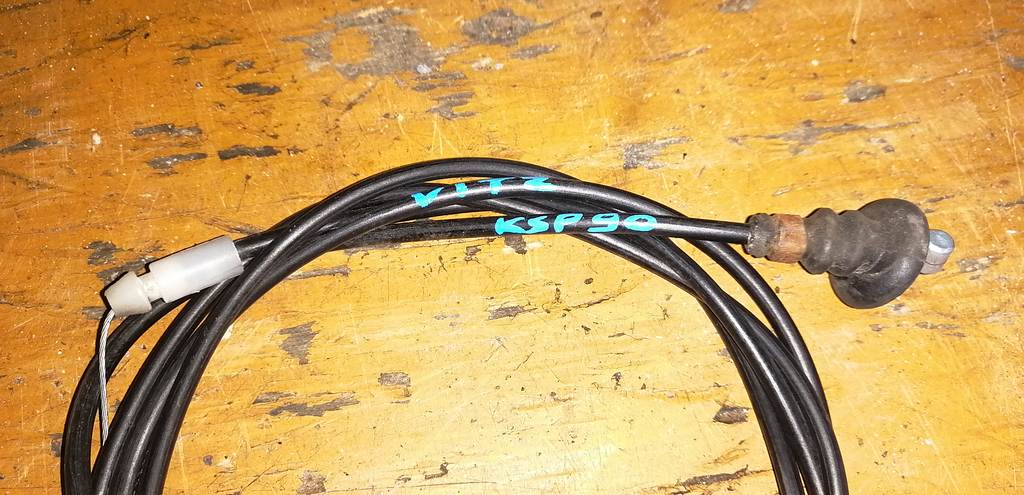 трос капота Toyota Vitz