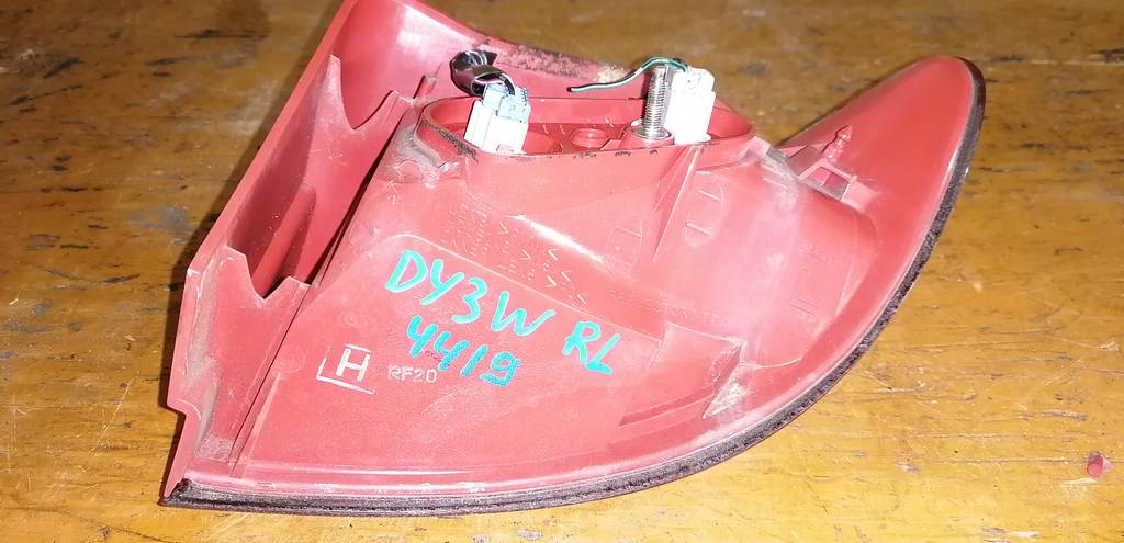 стоп-сигнал Mazda Demio