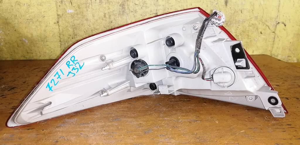 стоп-сигнал Nissan Teana