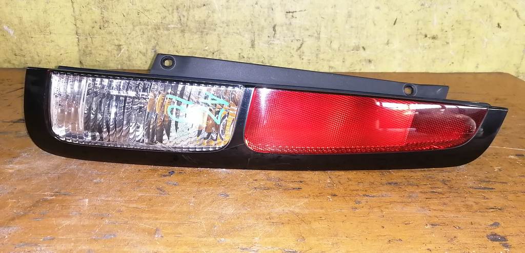 стоп-сигнал Nissan Cube