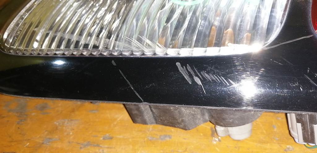 стоп-сигнал Nissan Cube