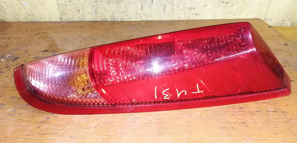 стоп-сигнал Nissan Presage