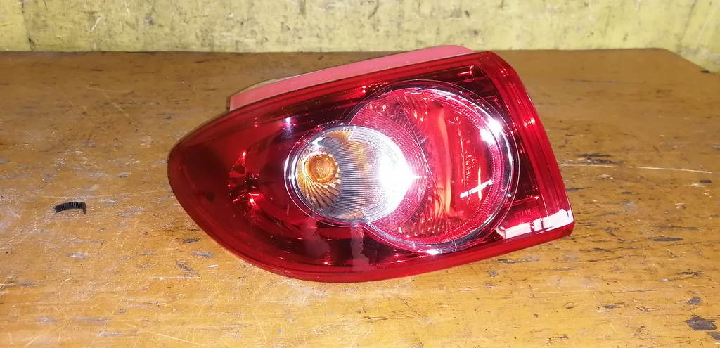 стоп-сигнал Mazda Demio