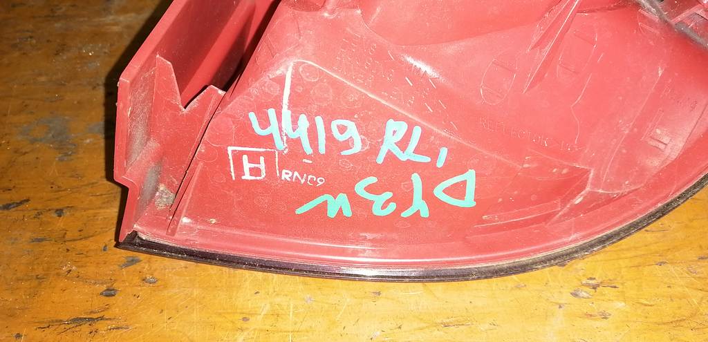 стоп-сигнал Mazda Demio