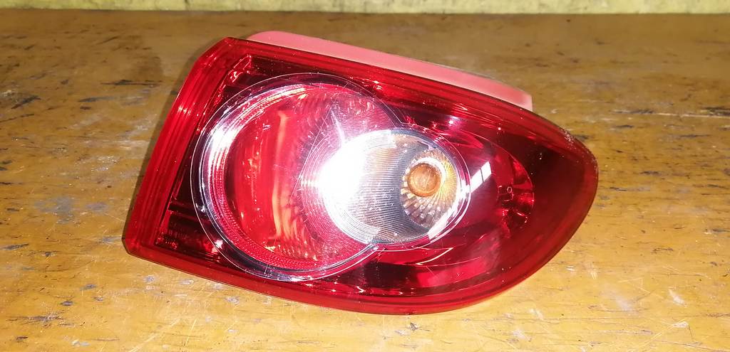 стоп-сигнал Mazda Demio