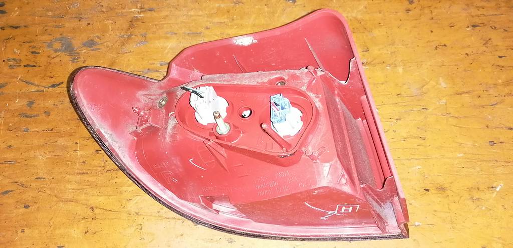 стоп-сигнал Mazda Demio