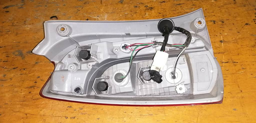 стоп-сигнал Toyota Passo