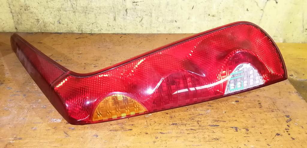 стоп-сигнал Nissan Note