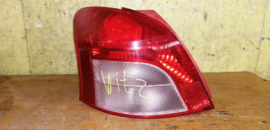 стоп-сигнал Toyota Vitz