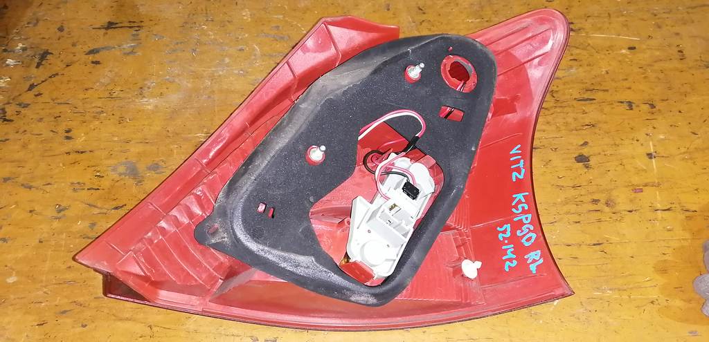 стоп-сигнал Toyota Vitz