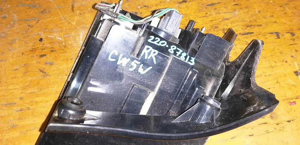 стоп-сигнал Mitsubishi Outlander