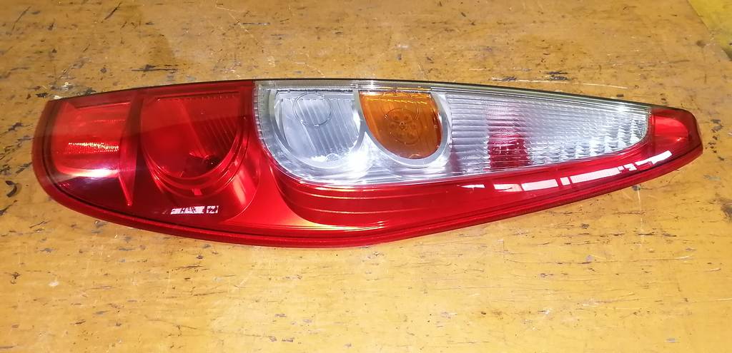 стоп-сигнал Mitsubishi Colt