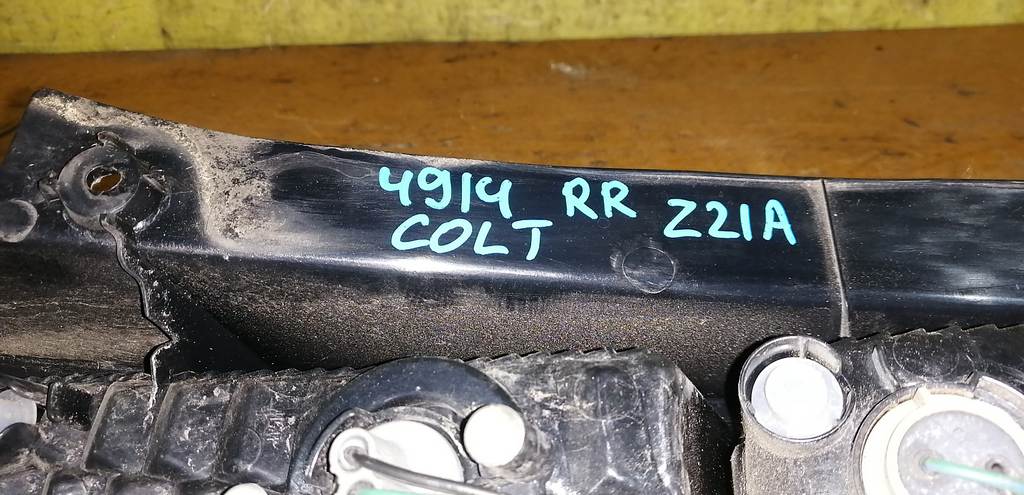 стоп-сигнал Mitsubishi Colt