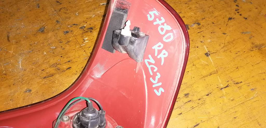 стоп-сигнал Suzuki Swift