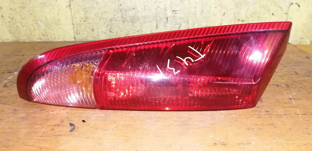 стоп-сигнал Nissan Presage