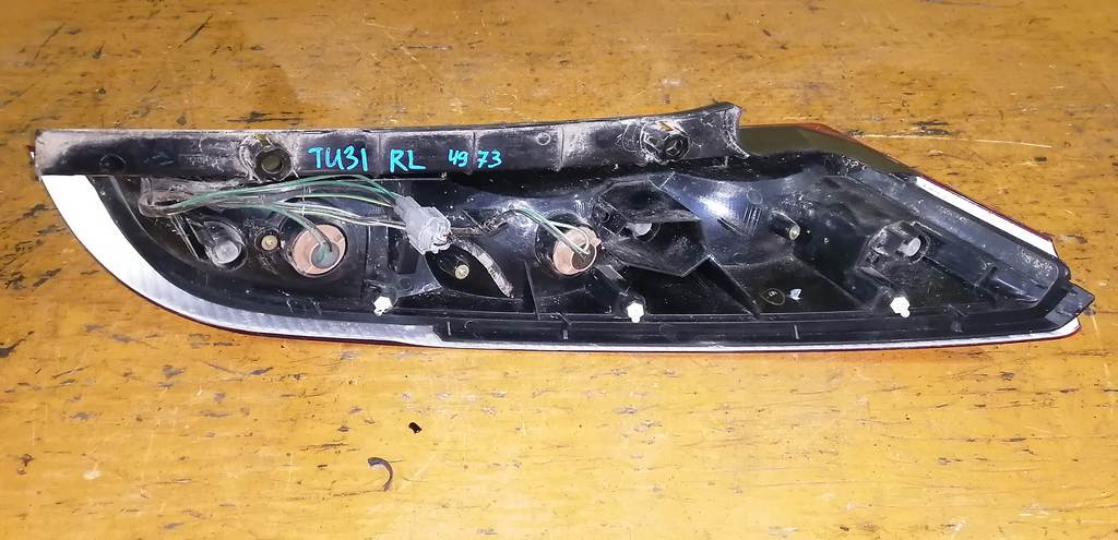 стоп-сигнал Nissan Presage