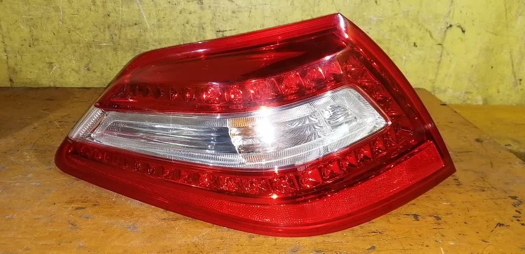 стоп-сигнал Nissan Teana