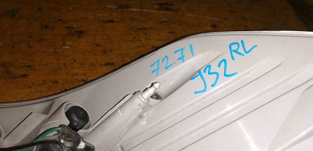 стоп-сигнал Nissan Teana