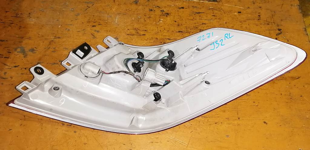 стоп-сигнал Nissan Teana