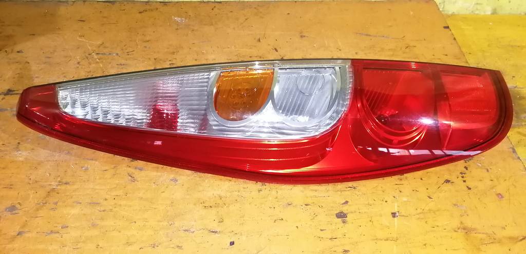 стоп-сигнал Mitsubishi Colt