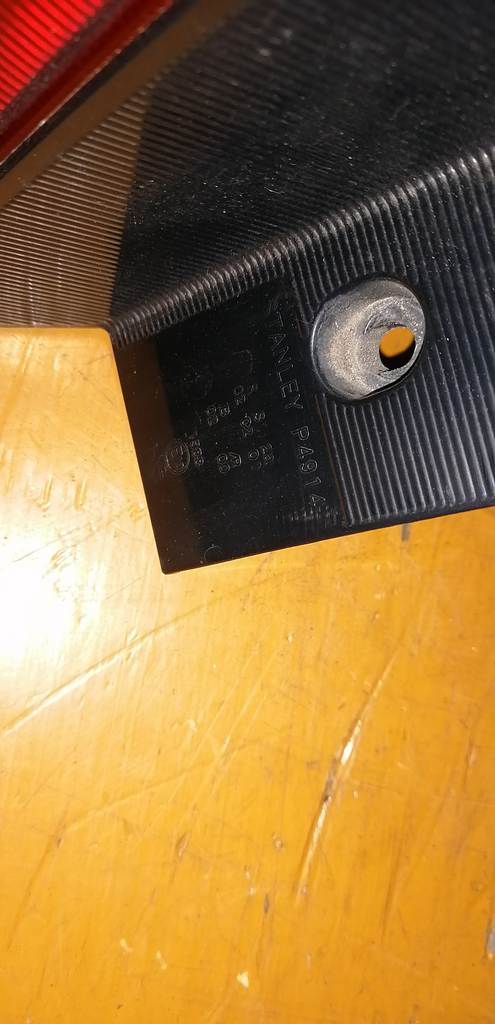 стоп-сигнал Mitsubishi Colt