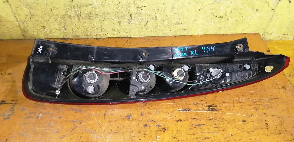 стоп-сигнал Mitsubishi Colt