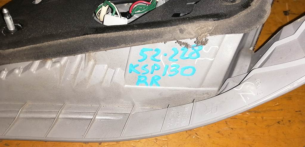 стоп-сигнал Toyota Vitz