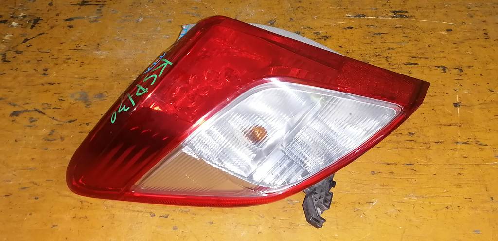 стоп-сигнал Toyota Vitz