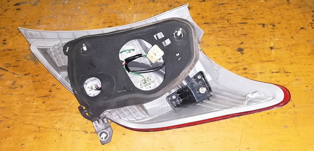 стоп-сигнал Toyota Vitz