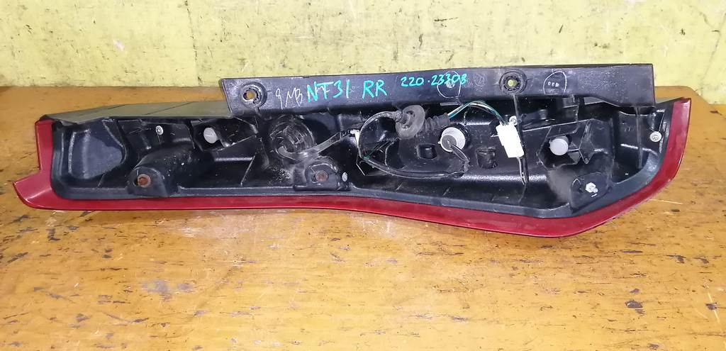 стоп-сигнал Nissan X-Trail